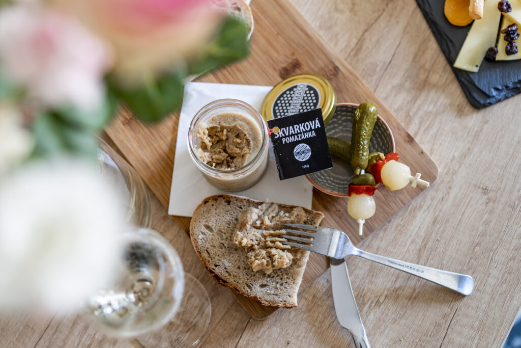 Pohoštění k vínu